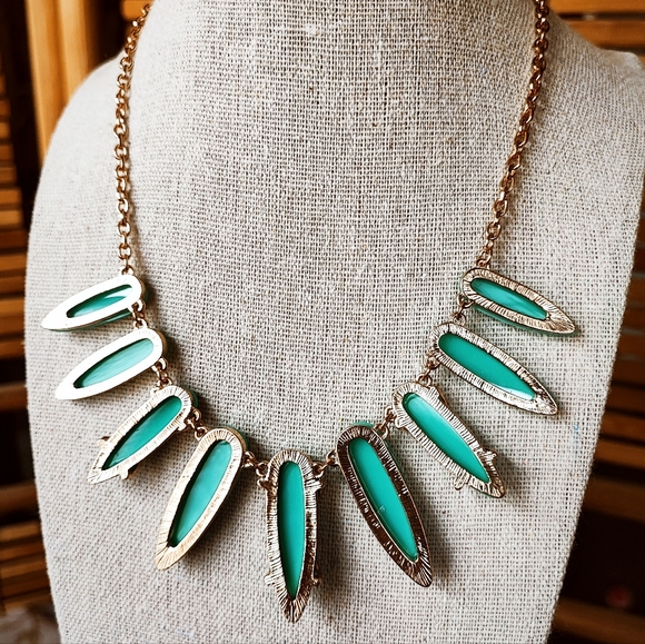 Sugarfix Sugar Fix Faux Turquoise Gold Tone Green Statement Necklace NWOT - Picture 6 of 10